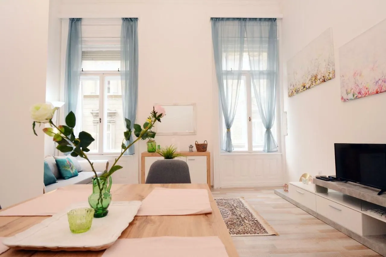 Lillybeth City Center Apartments Budapest