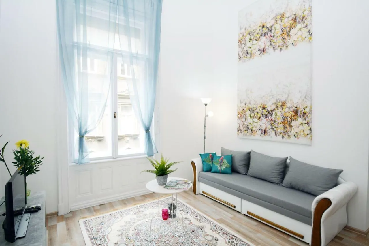 Lillybeth City Center Apartments Budapest 0*,