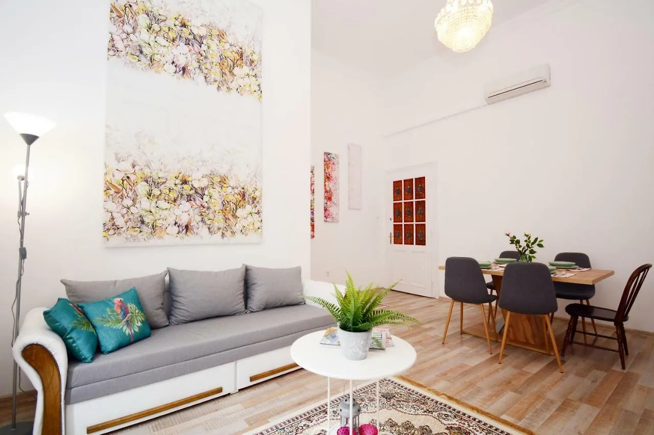 Lillybeth City Center Apartments Budapest
