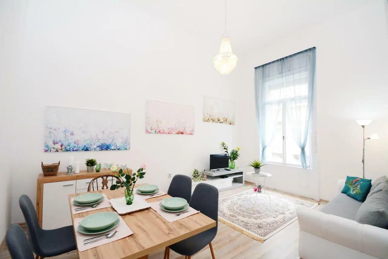 Lillybeth City Center Apartments Budapest Hungary